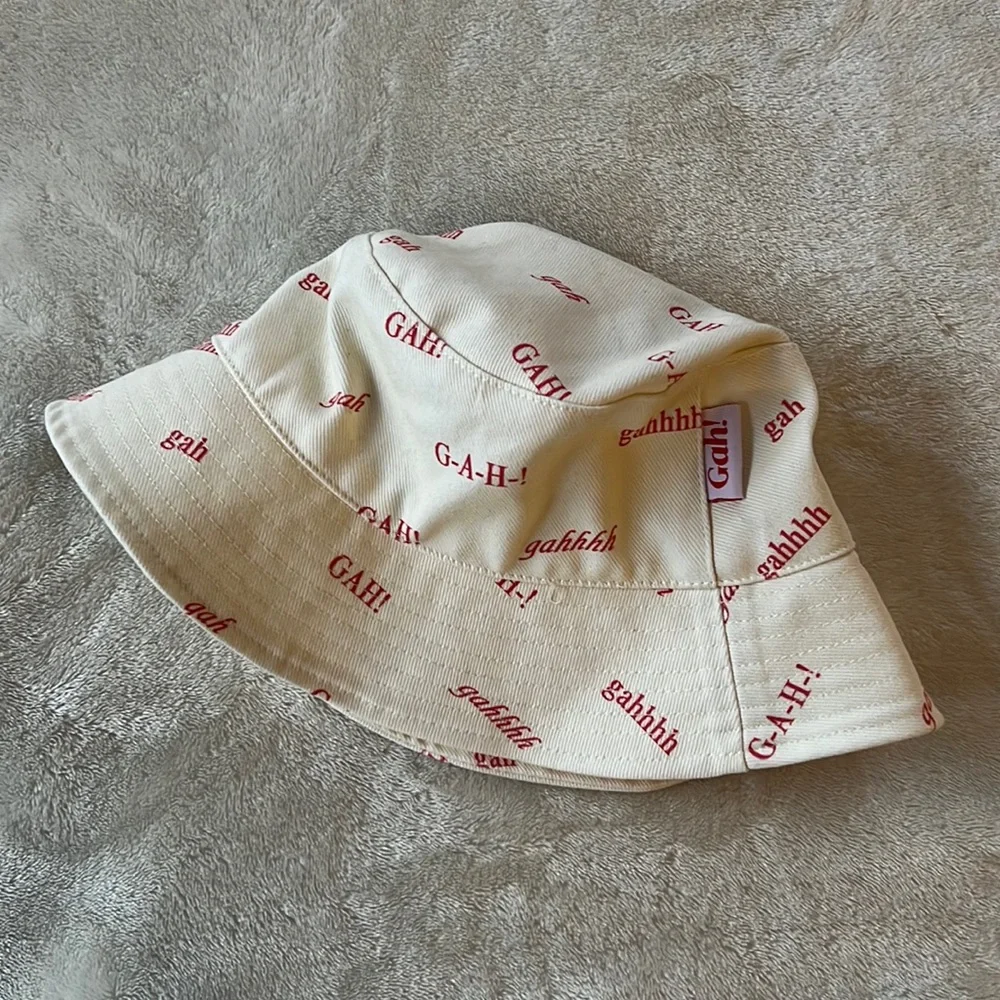 Lisa Says Gah - Britt Bucket Hat - Picture 1 of 9